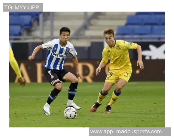 比尔西蒙斯看好黄蜂前景期待三球表现提升赢得球迷信任 比尔西蒙斯看好黄蜂前景期待三球表现提升赢得球迷信任