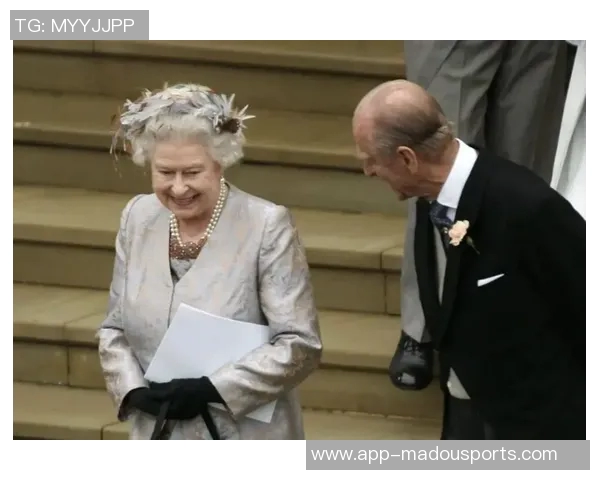 皮尔斯与女主持探讨禁忌话题引发热议是否应该尝试男友的私密行为 皮尔斯与女主持探讨禁忌话题引发热议是否应该尝试男友的私密行为