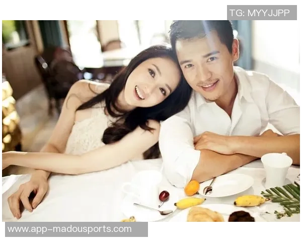 亚马尔与女友甜蜜热吻瞬间曝光眼中只映出彼此的爱意与幸福 亚马尔与女友甜蜜热吻瞬间曝光眼中只映出彼此的爱意与幸福