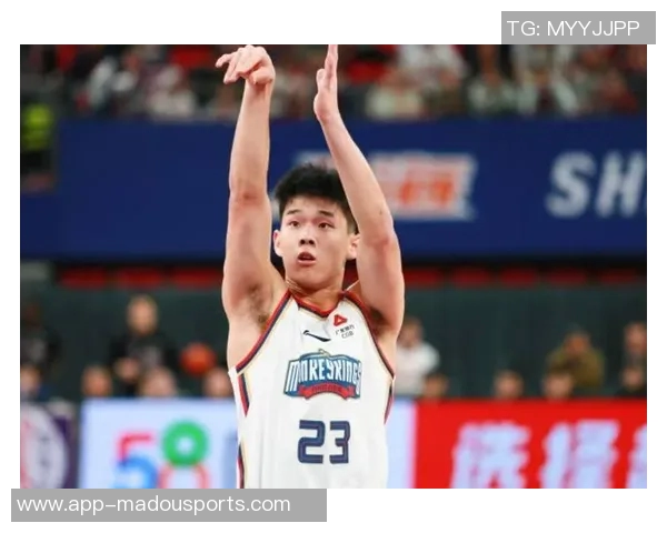 林葳上半场表现平平仅得2分但3次助攻展现传球潜力引人关注