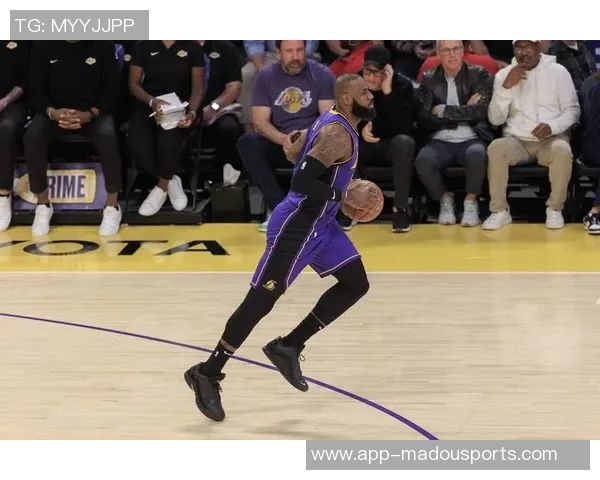 詹姆斯标志性时刻引争议为何选择如此低级的方式赚钱 詹姆斯标志性时刻引争议为何选择如此低级的方式赚钱