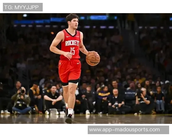 里德强调防守是球队核心特质训练中需不断磨练以赛场表现为目标 里德强调防守是球队核心特质训练中需不断磨练以赛场表现为目标