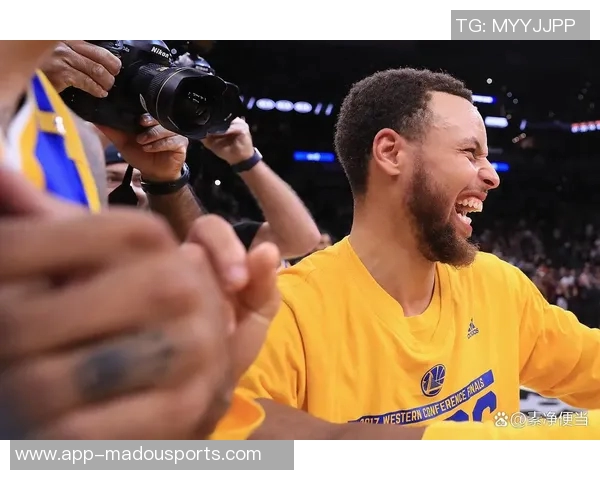 科尔盛赞巴特勒为顶级单打球员我们将围绕他与库里打造球队核心 科尔盛赞巴特勒为顶级单打球员我们将围绕他与库里打造球队核心