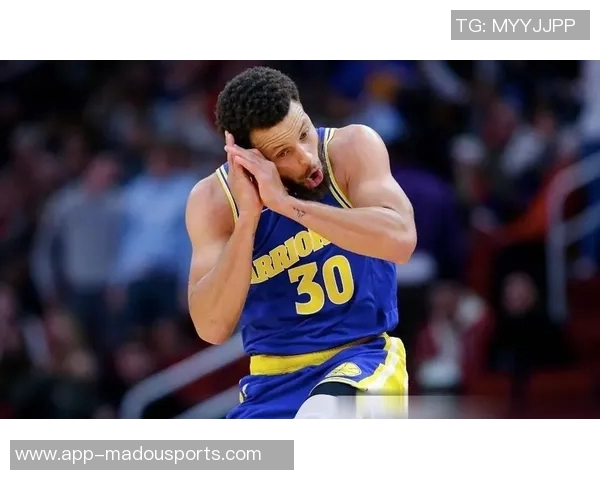 库里解析球队四人得分20的战术布局与个人影响力 库里解析球队四人得分20的战术布局与个人影响力