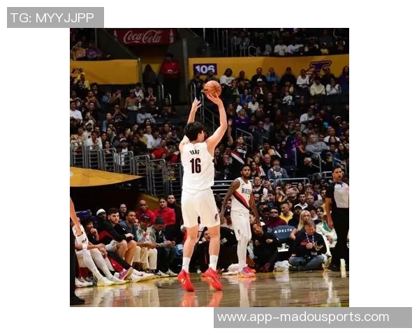 克林根默默塑造杨瀚森成长之路成为球队防守的重要基石 克林根默默塑造杨瀚森成长之路成为球队防守的重要基石