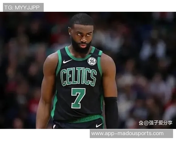 杰伦布朗称赞西蒙斯持续进步与积极心态表示对他的高度尊重