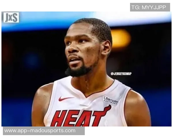 杜兰特赞詹姆斯三分后仰跳投稳定性提升展现出不断进步的实力