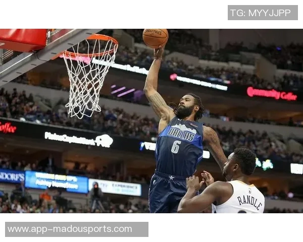 老将小乔丹展现活力半场贡献5分10篮板助力球队拼搏表现出色